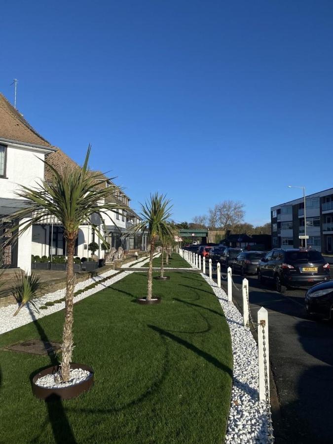 The Relais Cooden Beach And Spa Bexhill-on-Sea Eksteriør billede
